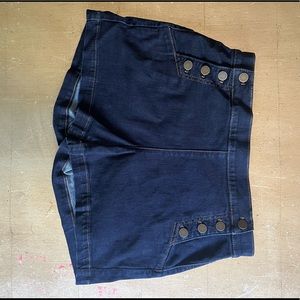 The Loft size 6 Jean shorts with side buttons